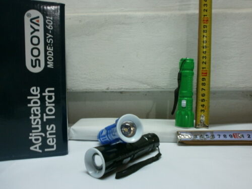 LINTERNA CHICA CON ZOOM A PILA DOBLE A