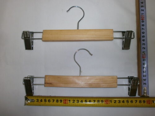 PERCHA DE MADERA PARA POLLERAS